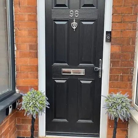 Sleeps 5 Citycen Free Park Holiday home Birmingham